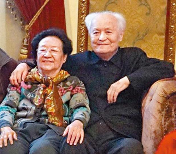 李銳與張玉珍夫婦。