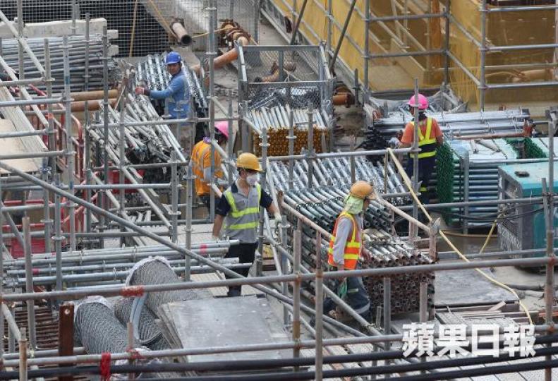 香港政府似乎仍有很多工程想做，建造業從業員或可樂觀面對。資料圖片李澄幸