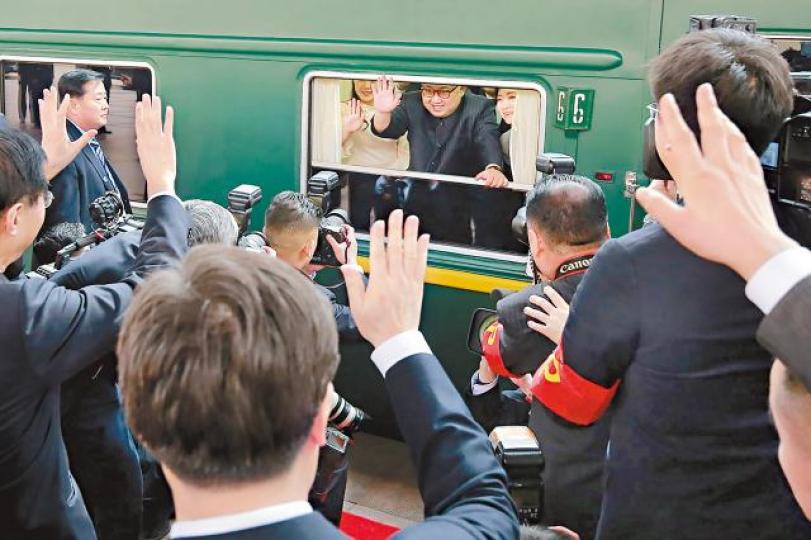 有報道指金正恩已乘專列由平壤啟程往越南。資料圖片美朝峯會媒體中心後日才啟用,但外面已有警員把守。路透社 有報道指金正恩已乘專列由平壤啟程往越南。資料圖片美朝峯會媒體中心後日才啟用,但外面已有警員把守。路透社