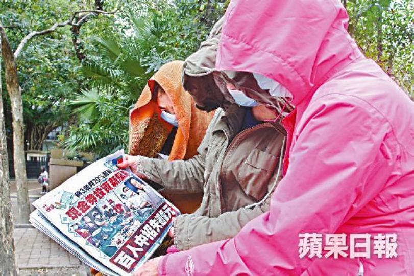 有受害人得悉騙徒落網才驚覺墮入現金券騙局,昨到尖沙嘴警署報案。黃學潤攝受害人成立的群組內有不少涉案騙徒照片。 有受害人得悉騙徒落網才驚覺墮入現金券騙局,昨到尖沙嘴警署報案。黃學潤攝受害人成立的群組內有不少涉案騙徒照片。