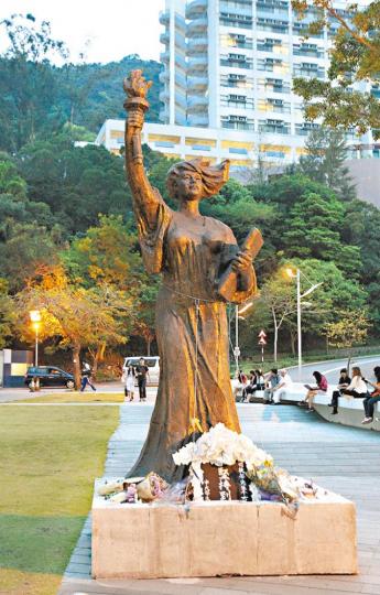 新民主女神像 新民主女神像