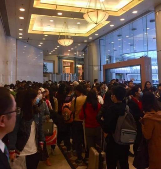 大陸人迫爆養和醫院打針,令到本來已經超負荷的香港醫療系統百上加斤。 大陸人迫爆養和醫院打針,令到本來已經超負荷的香港醫療系統百上加斤。