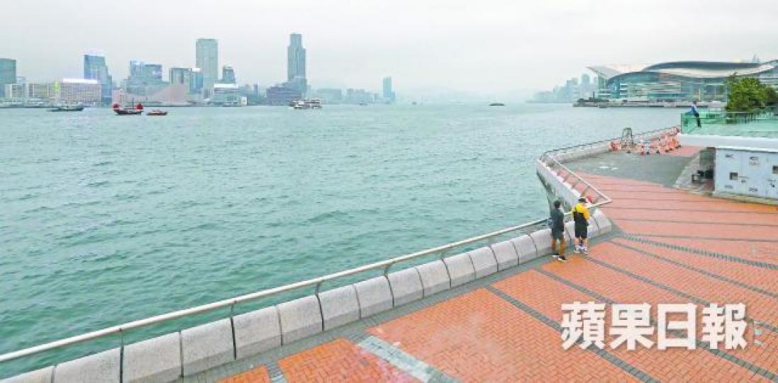 消息指陳茂波將在預算案中撥款美化海濱長廊，希望令海濱成打卡熱點。陳善南攝陳茂波