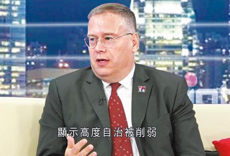 唐偉康接受電視台訪問時指香港越來越側重一國,令兩制未能發揮最大益處。 無綫節目《清心直說》截圖 唐偉康接受電視台訪問時指香港越來越側重一國,令兩制未能發揮最大益處。 無綫節目《清心直說》截圖