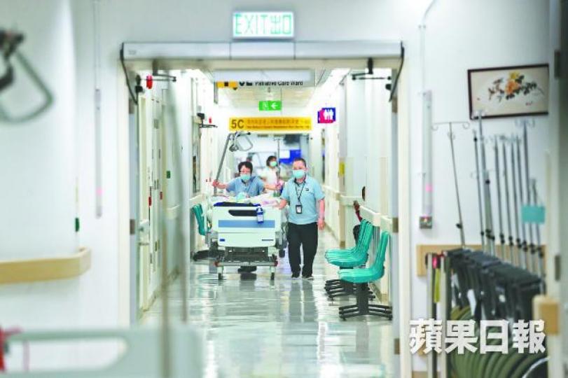 醫護界現時人手嚴重不足，士氣一落千丈。　易仰民攝