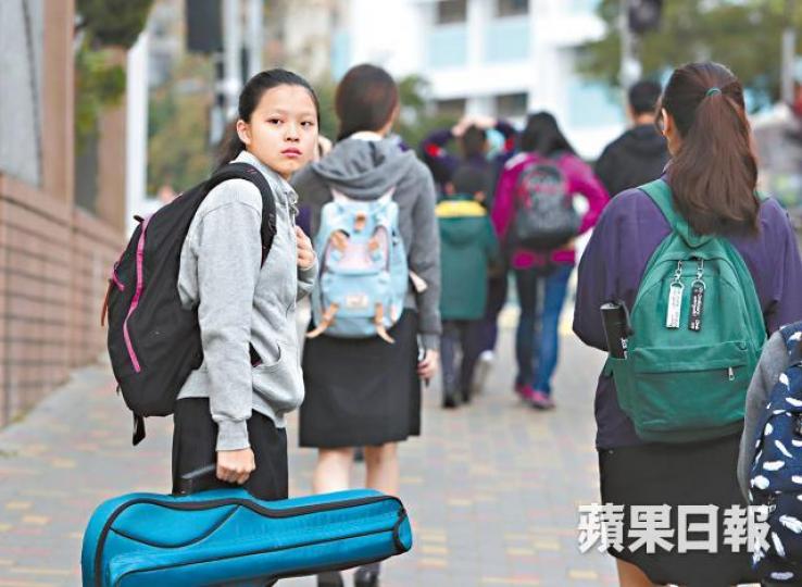 當局向基層學生提供津貼，料35.7萬名學生受惠。夏家朗攝