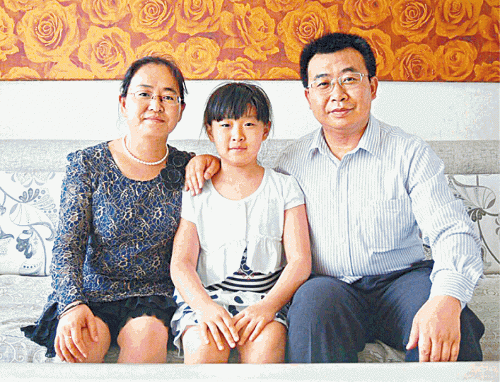 江天勇與妻子金變玲及女兒合照。 資料圖片 江天勇與妻子金變玲及女兒合照。 資料圖片