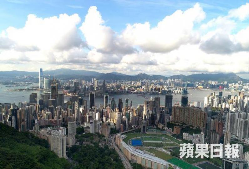香港的財政盈餘預測經常被指估錯，其中一個原因是香港主要依賴賣地收入、印花稅、投資收益等較易波動的來源，比較難預算。資料圖片