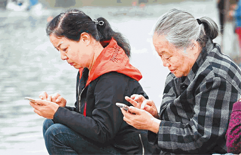 中國手機網民達8.17億,老少婦孺都在使用。 中國手機網民達8.17億,老少婦孺都在使用。