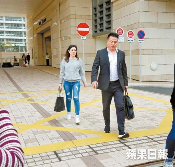 東怡及職員鍾靜雯昨被裁定違反《商品說明條例》;右為東怡代表吳文廣。 東怡及職員鍾靜雯昨被裁定違反《商品說明條例》;右為東怡代表吳文廣。