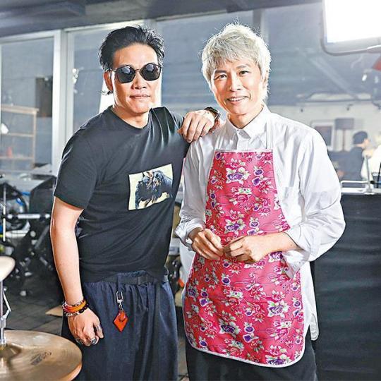 黃子華為蘇永康（左）演唱會宣傳出力，自編自導自演幫手拍片。