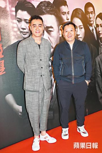 劉青雲笑言搵老婆郭藹明拍續集，要交給導演麥兆輝（右）決定。林嘉欣笑說不想做媽媽角色，張家輝卻恨做爸爸角色。《廉政風雲 煙幕》大收3,100萬元，台前幕後一同慶功。袁富華自言片約不斷，最近在拍攝葉念琛新戲。