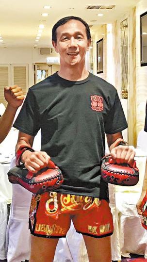 香港泰拳代表隊教練鄭家明是王康達師父。 香港泰拳代表隊教練鄭家明是王康達師父。