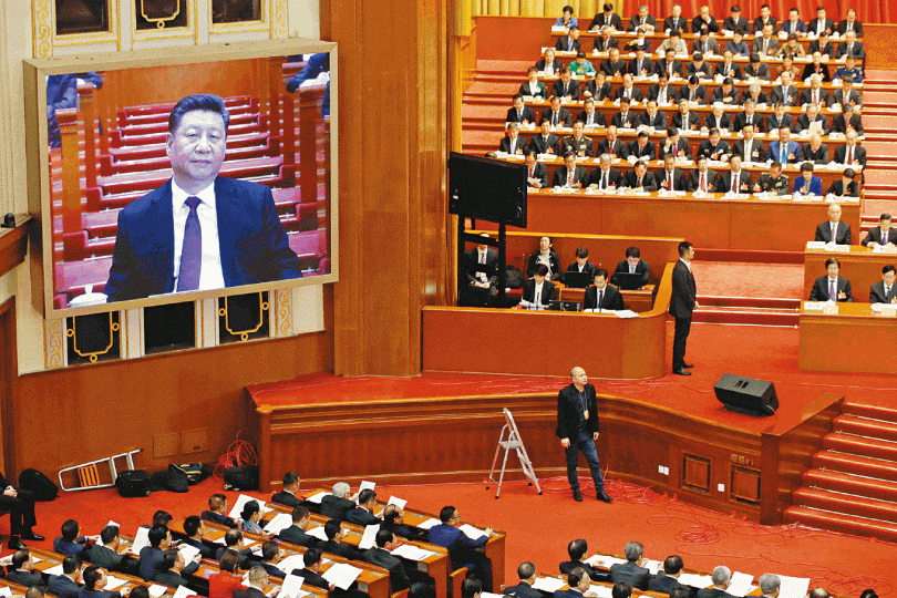 出席全國政協開幕的習近平出現在會場的巨型電視上。路透社 出席全國政協開幕的習近平出現在會場的巨型電視上。路透社