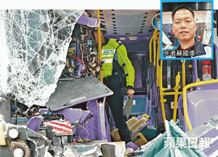 意外後巴士車頭全毀,警員在車內調查。詹家志攝死者林膽紅遺體移送殮房。 意外後巴士車頭全毀,警員在車內調查。詹家志攝死者林膽紅遺體移送殮房。