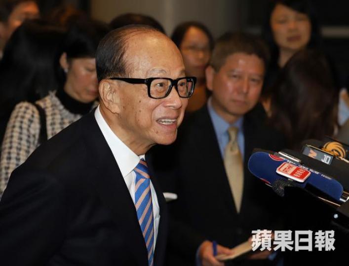 李嘉誠不以上市價買入郵儲銀行,要是以類似ELN的合約,低價接貨,接貨前坐享高息。 資料圖片 李嘉誠不以上市價買入郵儲銀行,要是以類似ELN的合約,低價接貨,接貨前坐享高息。 資料圖片