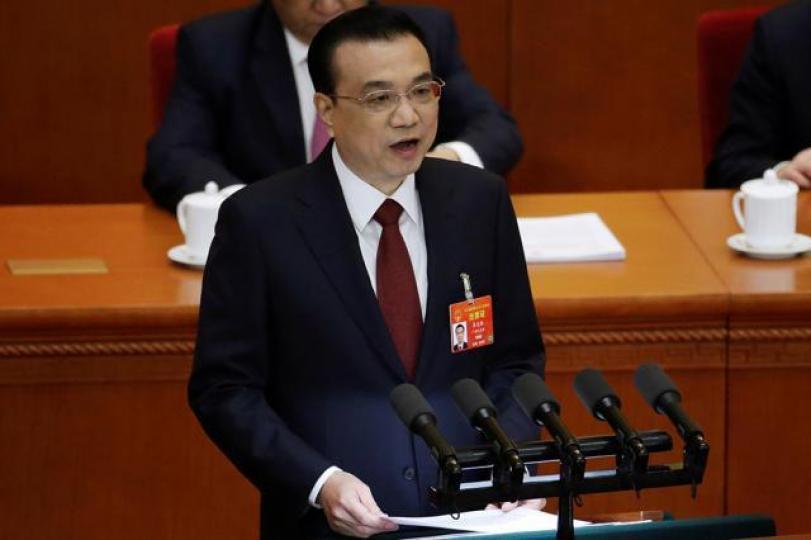 國務院總理李克強昨發表的工作報告,刪走「推進民主」字眼,重提「港人治港」、「高度自治」。路透社 國務院總理李克強昨發表的工作報告,刪走「推進民主」字眼,重提「港人治港」、「高度自治」。路透社