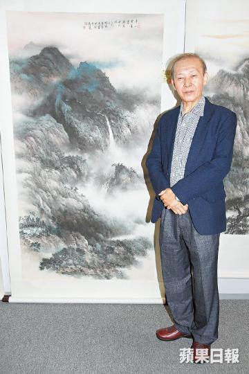 資深演員陳勉良噚日開畫展，佢話唔捨得賣身後呢幅6呎高嘅山水畫。陳勉良嘅畫作大多數都係山水畫。