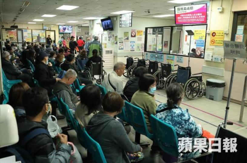 今年的流感高峯期,公立醫院的內科及兒科病房持續爆滿。資料圖片 今年的流感高峯期,公立醫院的內科及兒科病房持續爆滿。資料圖片