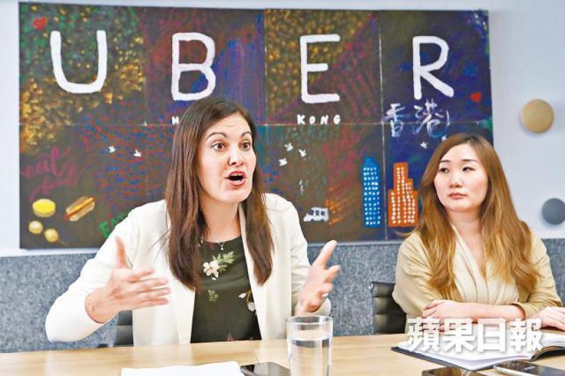 Uber北亞區政策總監Potvin(左)稱對天誠退出合作計劃感不幸。陳善南攝【司機心聲】劉先生︰「有新平台係好事,業界接生意都方便啲,但參唔參加就跟大隊。」【乘客意見】劉太︰「歡迎新平台推出,試過搭的士被爬頭,司機即加速,嚇到我落車。」 Uber北亞區政策總監Potvin(左)稱對天誠退出合作計劃感不幸。陳善南攝【司機心聲】劉先生︰「有新平台係好事,業界接生意都方便啲,但參唔參加就跟大隊。」【乘客意見】劉太︰「歡迎新平台推出,試過搭的士被爬頭,司機即加速,嚇到我落車。」