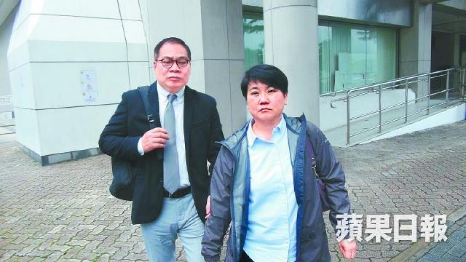 被告方礎民(左)昨在妻子陪同下出庭應訊,承認一項襲擊傷人罪。陸羽平攝 被告方礎民(左)昨在妻子陪同下出庭應訊,承認一項襲擊傷人罪。陸羽平攝