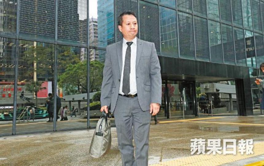 專家證人黃炳雄昨上庭解說三合會入會儀式。張志華攝