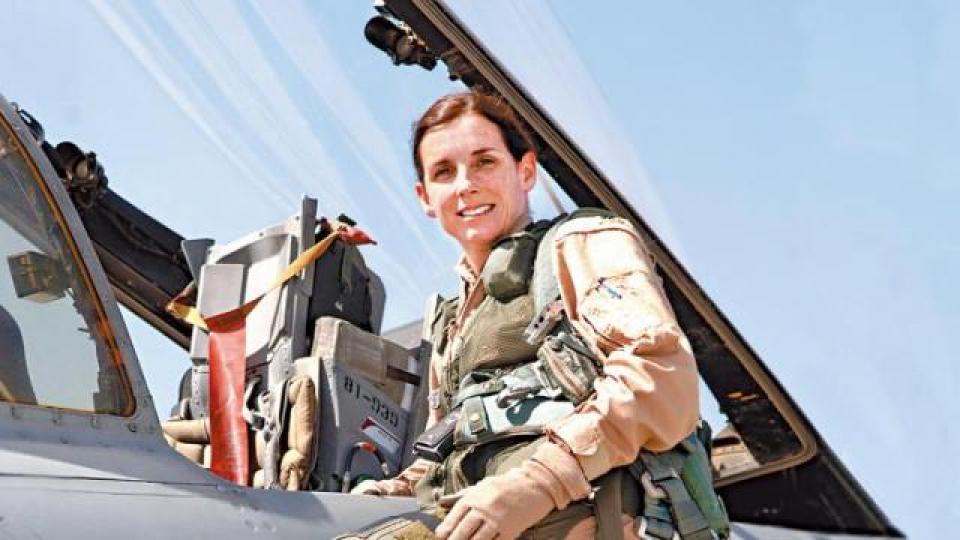 麥莎莉在空軍服役26年,是首位參戰女機師。 麥莎莉在空軍服役26年,是首位參戰女機師。