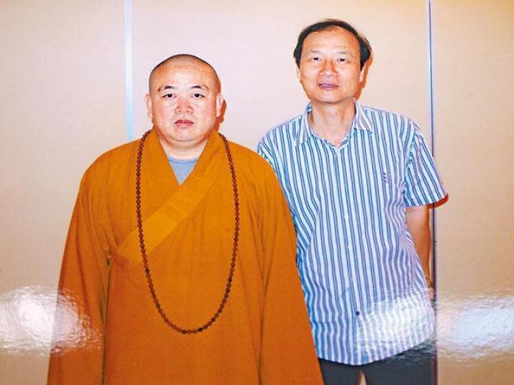 地主黃才平（右）曾與少林寺方丈釋永信合作，打算在港建寺。