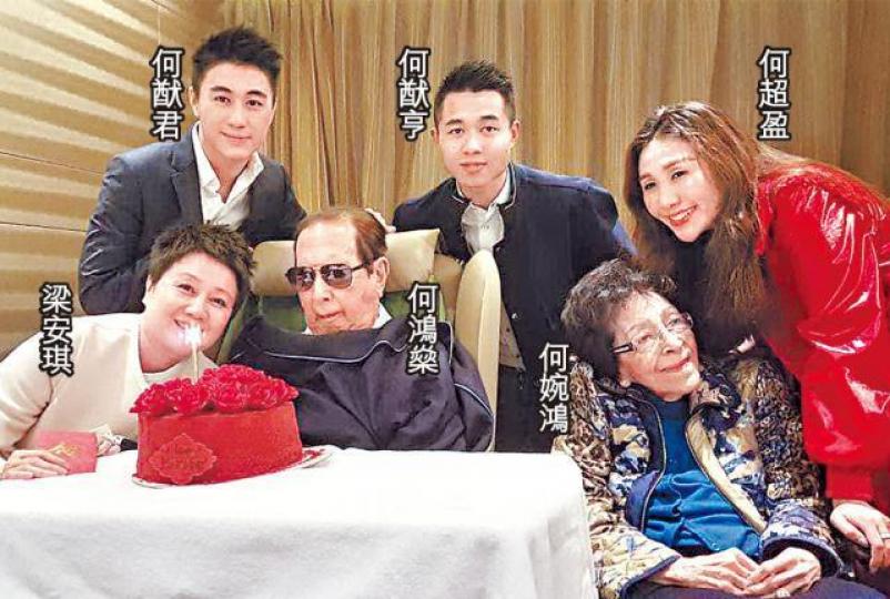 超盈雙喜臨門，賭王爸爸何鴻燊及四太等一家人都相當開心。資料圖片