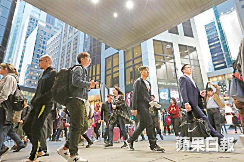 楊先生指金融行業壓力繁重,人事鬥爭激烈。 楊先生指金融行業壓力繁重,人事鬥爭激烈。