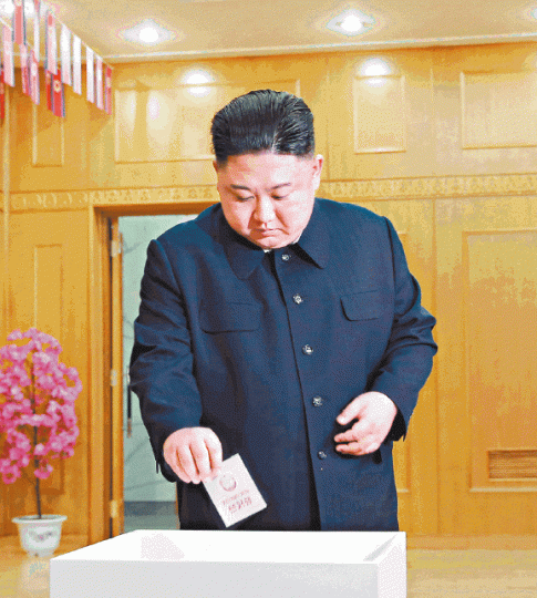 在「選舉」穩勝的金正恩亦現身投票。路透社 在「選舉」穩勝的金正恩亦現身投票。路透社