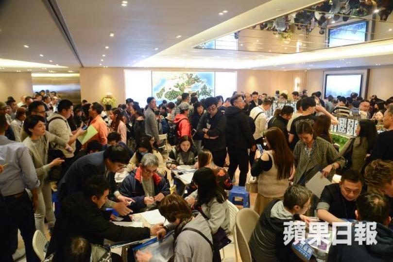 香港樓市有三高,即高樓價、高成數按揭及高回贈,如果還說樓市很正常,有多少自欺欺人。資料圖片 香港樓市有三高,即高樓價、高成數按揭及高回贈,如果還說樓市很正常,有多少自欺欺人。資料圖片