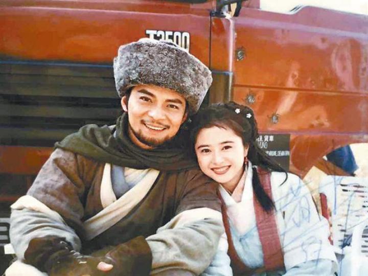 黃日華（左）、何美鈿。微博圖片何美鈿。微博圖片