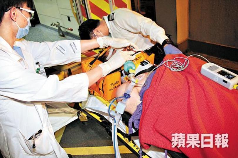 技工從四米高墮地重創,送院搶救終告不治。司徒韋桐攝 技工從四米高墮地重創,送院搶救終告不治。司徒韋桐攝