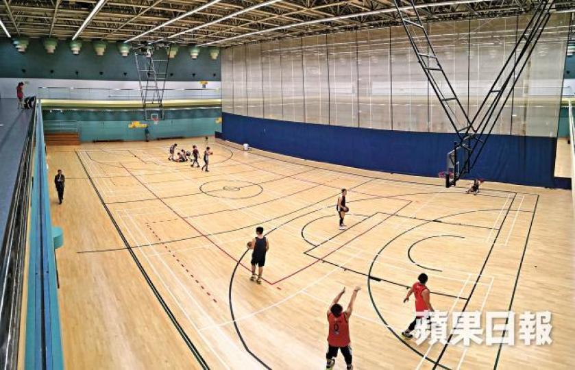 康文署轄下籃球場淪為炒賣工具。黎樹雄攝 康文署轄下籃球場淪為炒賣工具。黎樹雄攝