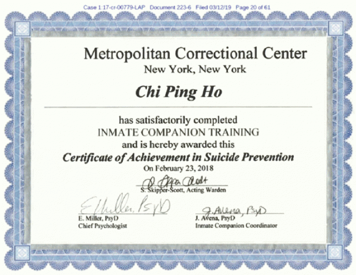 何志平在獄中獲得防止自殺成就證書。 何志平在獄中獲得防止自殺成就證書。