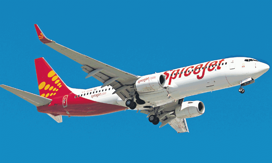 737 MAX禁飛,印度香料航空稱改用其他型號客機營運來往德里與香港的航線。有中國籍遇難者親友昨在非洲空難現場獻花。美聯社 737 MAX禁飛,印度香料航空稱改用其他型號客機營運來往德里與香港的航線。有中國籍遇難者親友昨在非洲空難現場獻花。美聯社
