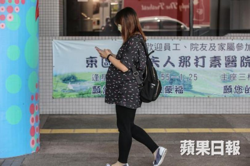 註冊中醫師許素宜指初孕期婦女的飲食均衡便足夠,毋須大量進補,即使體質虛弱的孕婦,建議懷孕中期才飲用滴雞精。資料圖片 註冊中醫師許素宜指初孕期婦女的飲食均衡便足夠,毋須大量進補,即使體質虛弱的孕婦,建議懷孕中期才飲用滴雞精。資料圖片