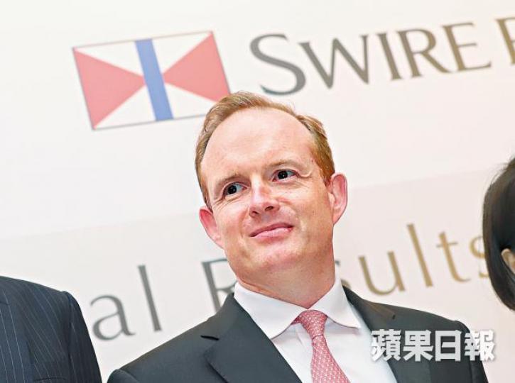 太古新主席施銘倫昨日業績會上,讀稿流暢無失場。譚德潤攝 太古新主席施銘倫昨日業績會上,讀稿流暢無失場。譚德潤攝