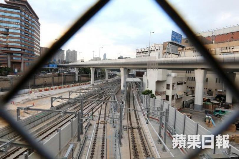 路政署代表稱已要求港鐵盡快補交缺失文件。 路政署代表稱已要求港鐵盡快補交缺失文件。