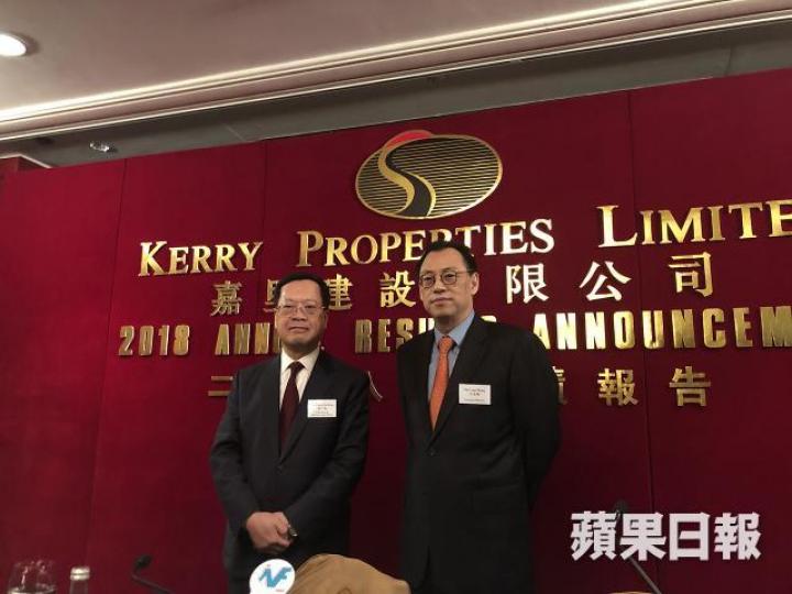 嘉里建設執董王志剛(右)指今年樓市表現會較去年好;旁為集團主席黃小抗。
嘉里建設執董王志剛(右)指今年樓市表現會較去年好;旁為集團主席黃小抗。