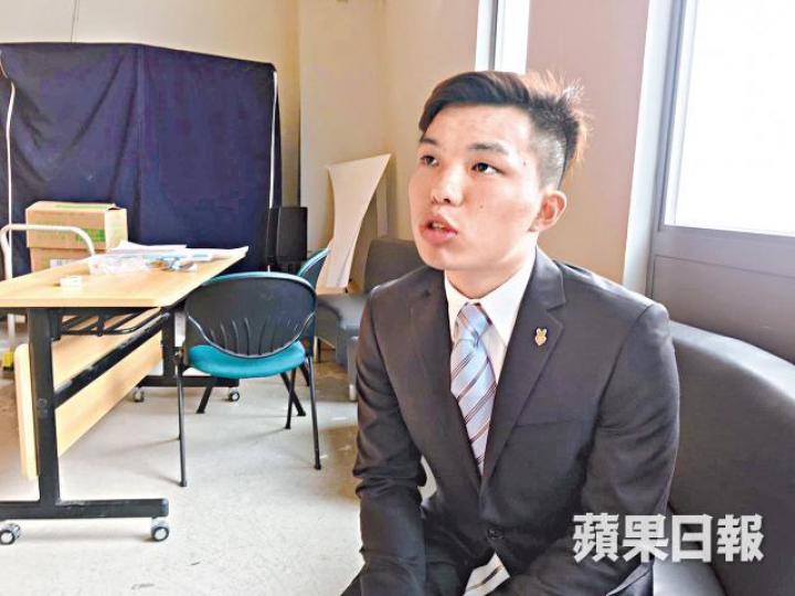 冼朗謙從中大工程系退學，第三度應考文憑試，目標是以25分考入中大社工學系。