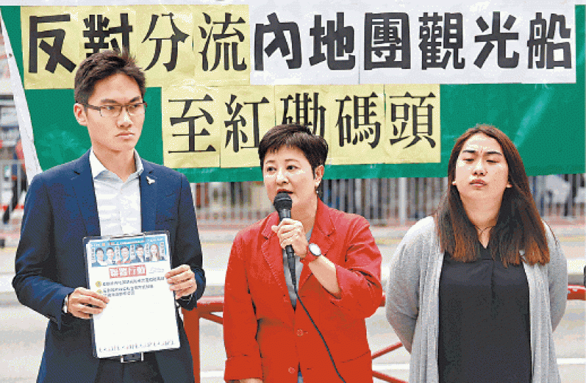 民主黨昨於黃埔設街站收集居民反對聯署。 民主黨昨於黃埔設街站收集居民反對聯署。