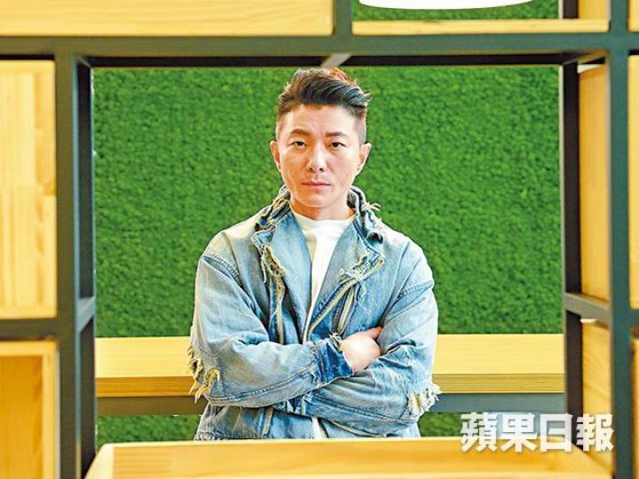 周國賢曾情緒不穩到加國冷靜。認識藍奕邦（右）周國賢自認幸運。資料圖片