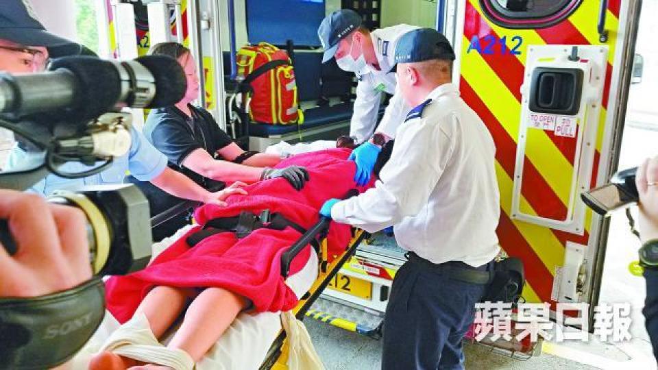 Amina被捕期間情緒激動,手腳被綁起送院。 Amina被捕期間情緒激動,手腳被綁起送院。