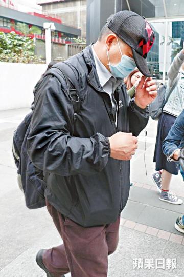 被告張健華昨否認控罪後離開法院。張志華攝 被告張健華昨否認控罪後離開法院。張志華攝