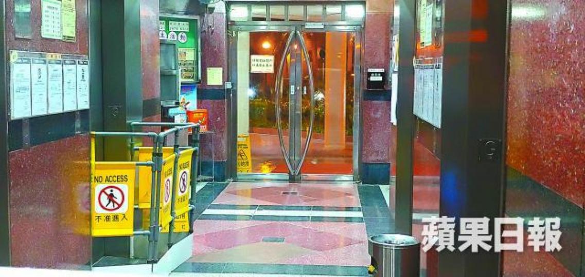 肇事升降機事後暫停運作。 肇事升降機事後暫停運作。