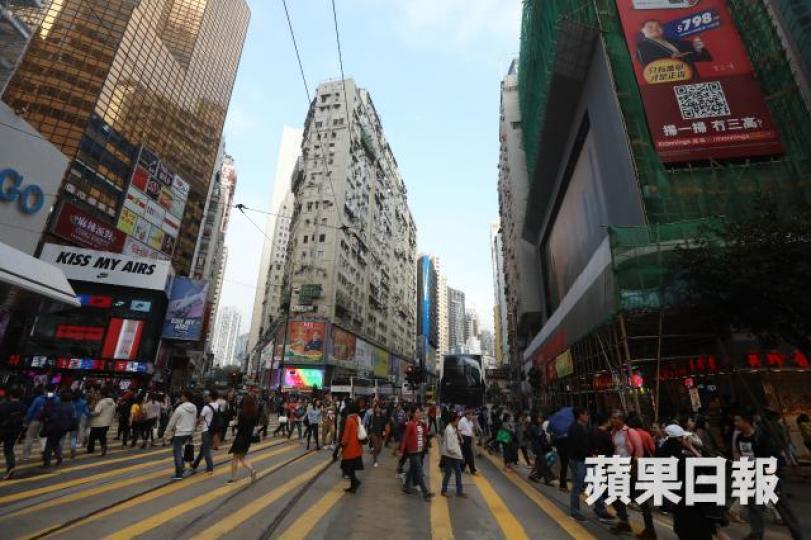 市民對特區政府信任淨值較兩月前大跌19個百分點,是特首林鄭月娥上任以來新低。 市民對特區政府信任淨值較兩月前大跌19個百分點,是特首林鄭月娥上任以來新低。