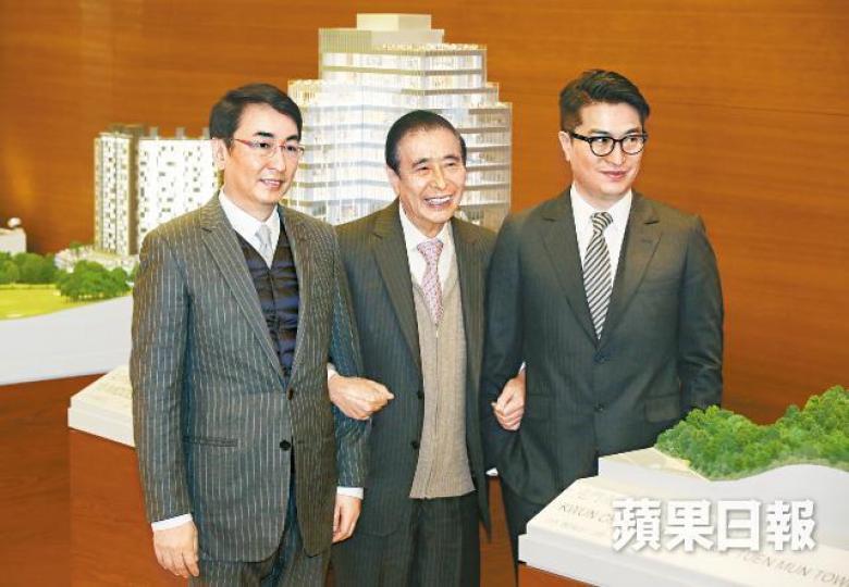 李兆基宣佈退下火線,由長子家傑及幼子家誠同出任恒地聯席主席;圖為三人過往出席股東會。 李兆基宣佈退下火線,由長子家傑及幼子家誠同出任恒地聯席主席;圖為三人過往出席股東會。