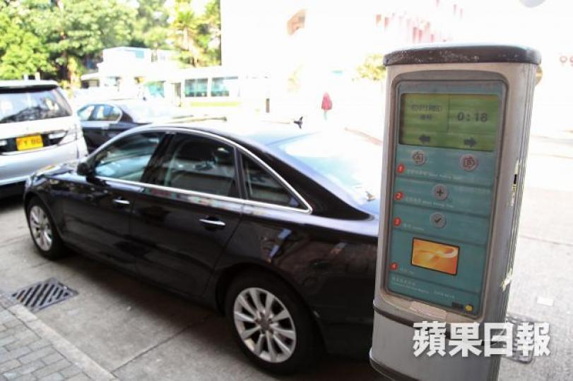 街邊的泊車位,也是香港尋租經濟的一部份。 資料圖片 街邊的泊車位,也是香港尋租經濟的一部份。 資料圖片
